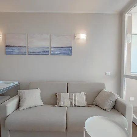 Apartment Incantevole Con Piscina Vallecrosia